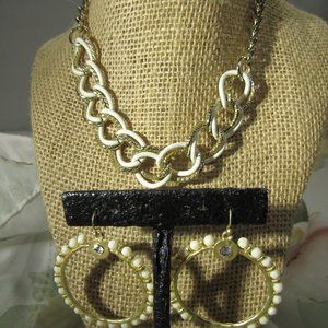 two tone chain necklace and hoop earrings